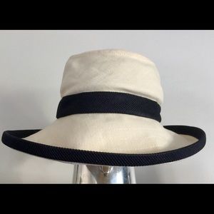 NEW WOMEN’S CLASSIC TILLEY HAT, size M